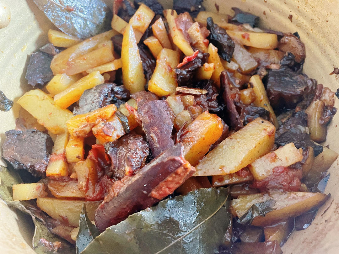 开饭店的舅舅告诉我牛肉炖土豆怎么做更好吃