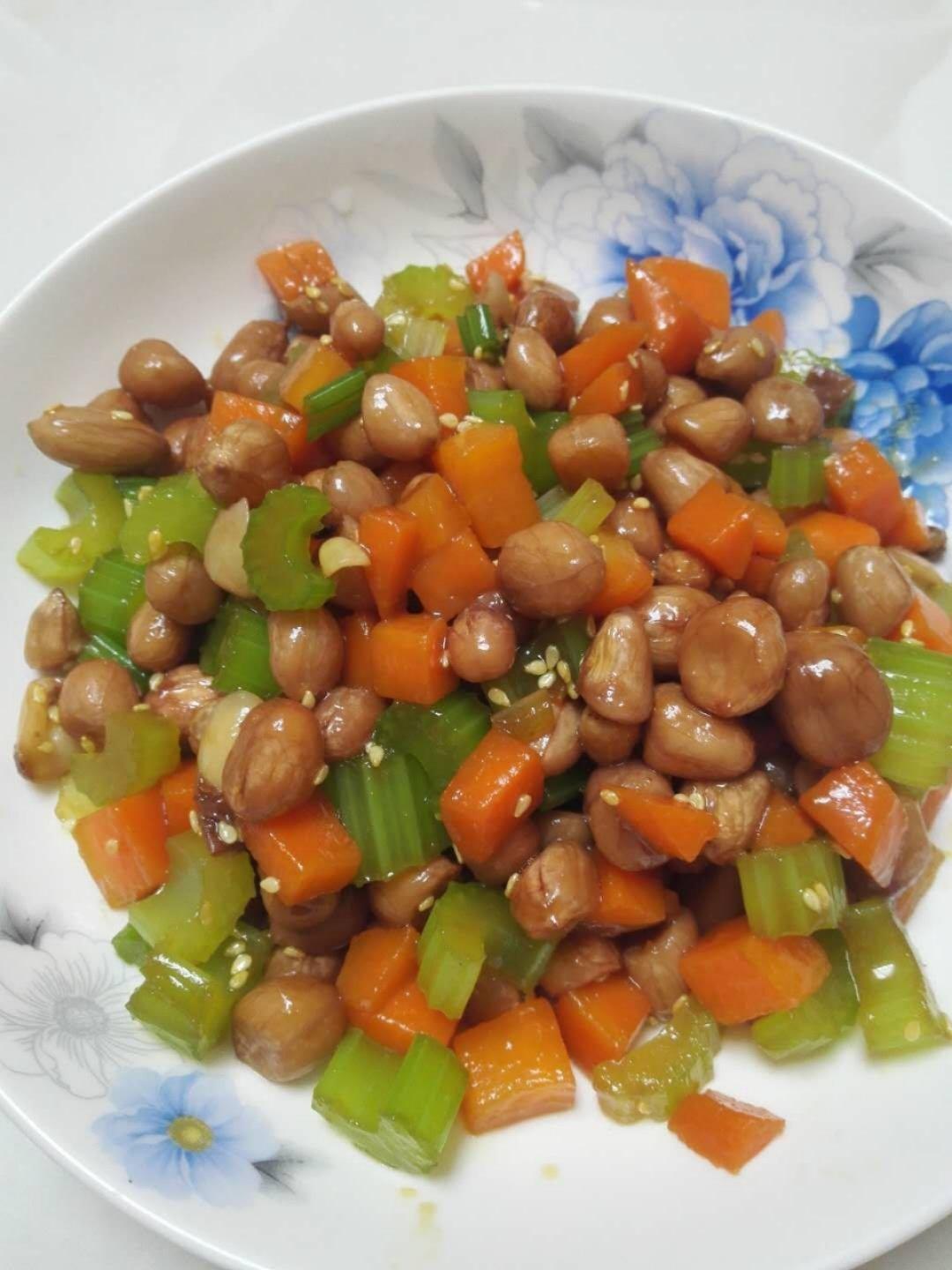凉拌芹菜花生米胡萝卜