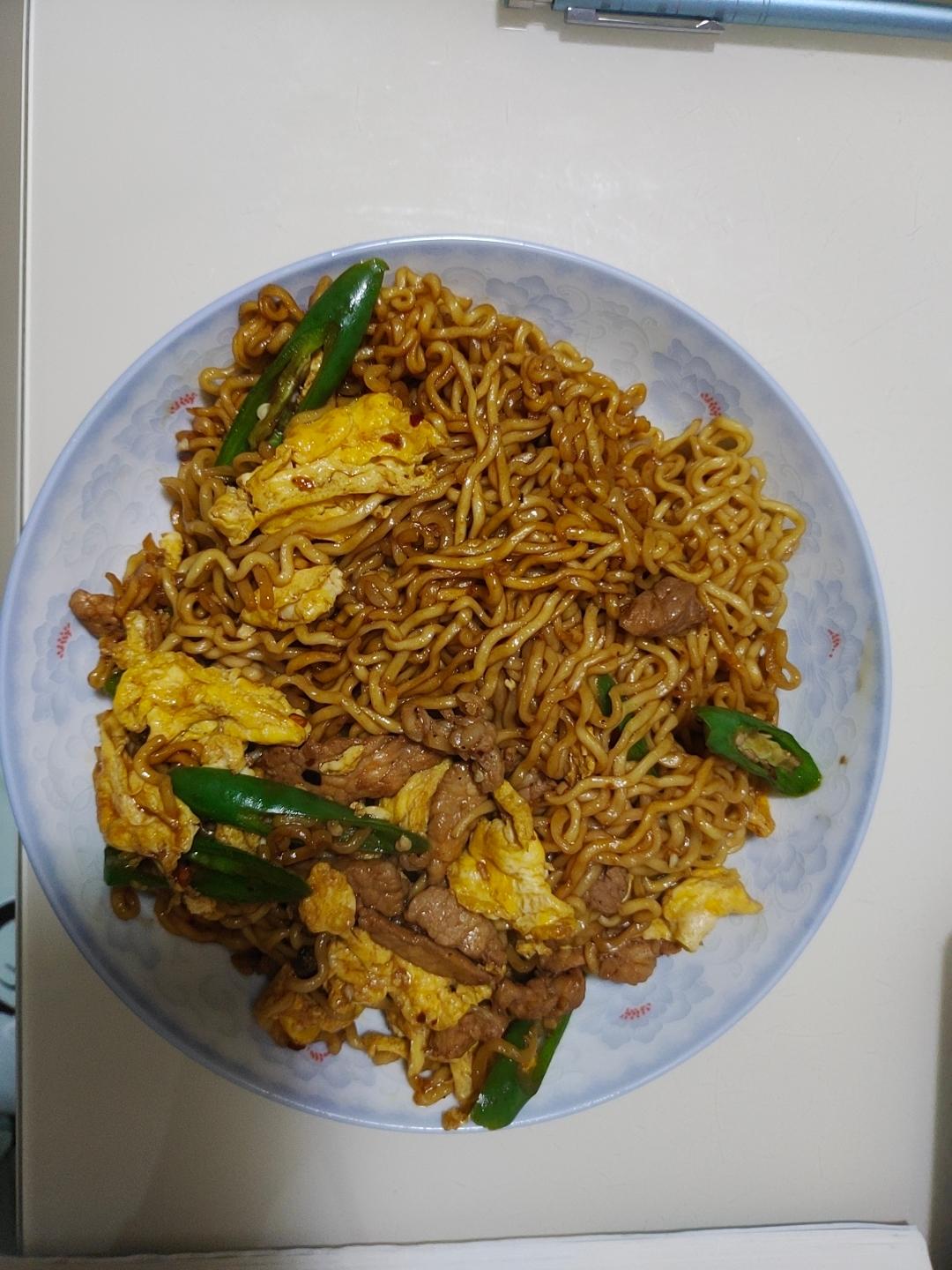 秒杀路边摊的炒方便面