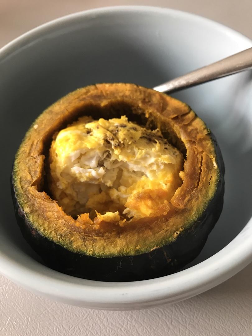 微波炉四分钟搞定的贝贝南瓜焗蛋|减脂又好吃