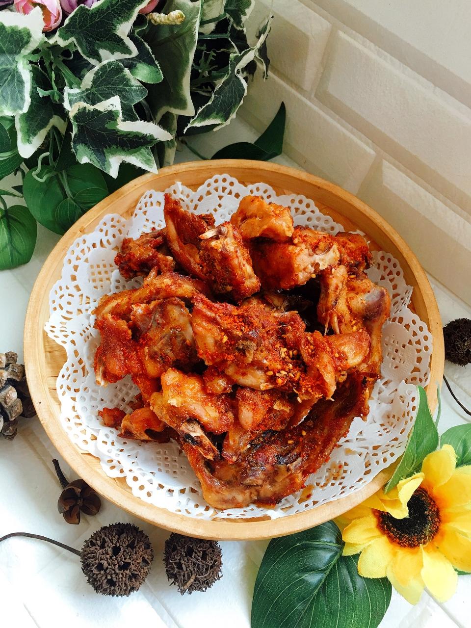 「奥尔良香辣烤鸡架」下酒,追剧一绝919191的做法