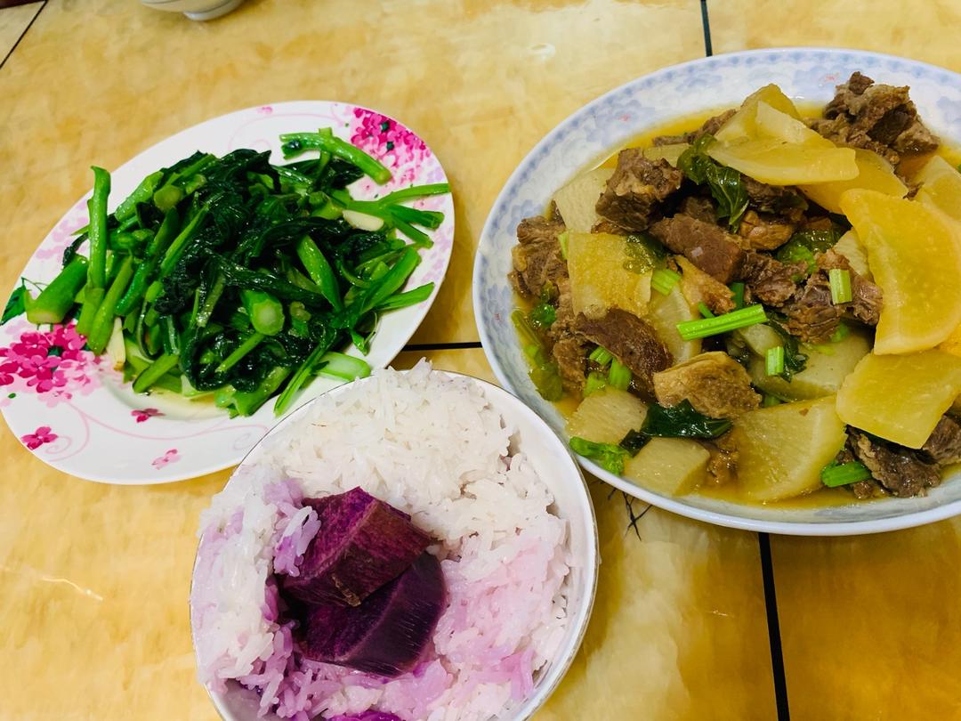 牛腩炖萝卜