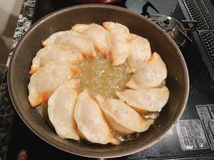 自家也能做的上海锅贴（不用肉皮冻也爆汤）的做法 步骤4