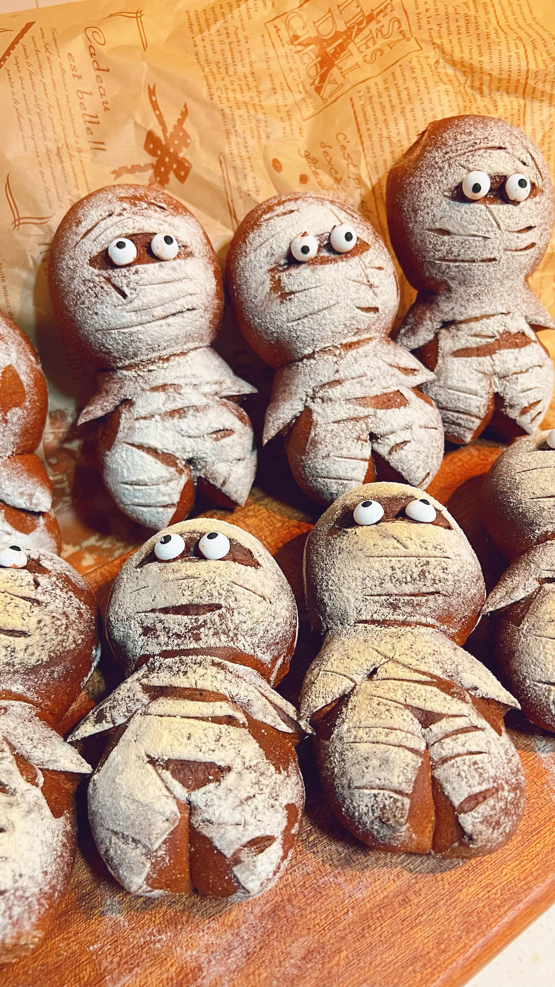 万圣节木乃伊面包