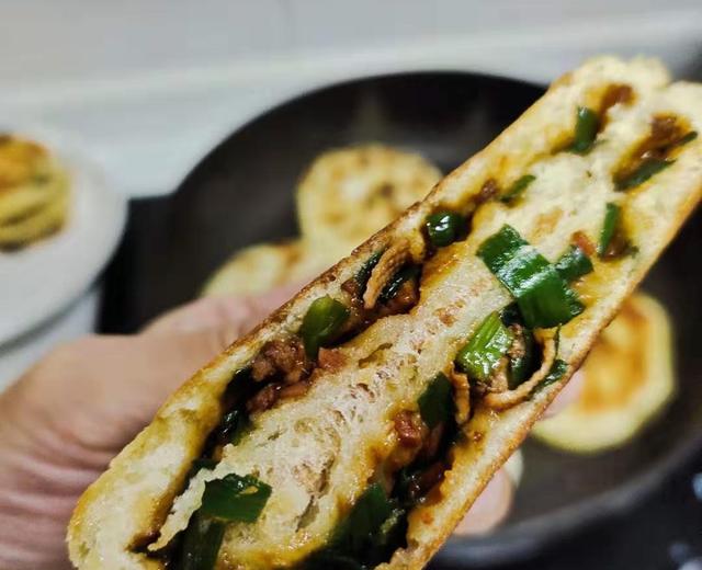 韭菜馅饼香酥又松软,懒人版的做法