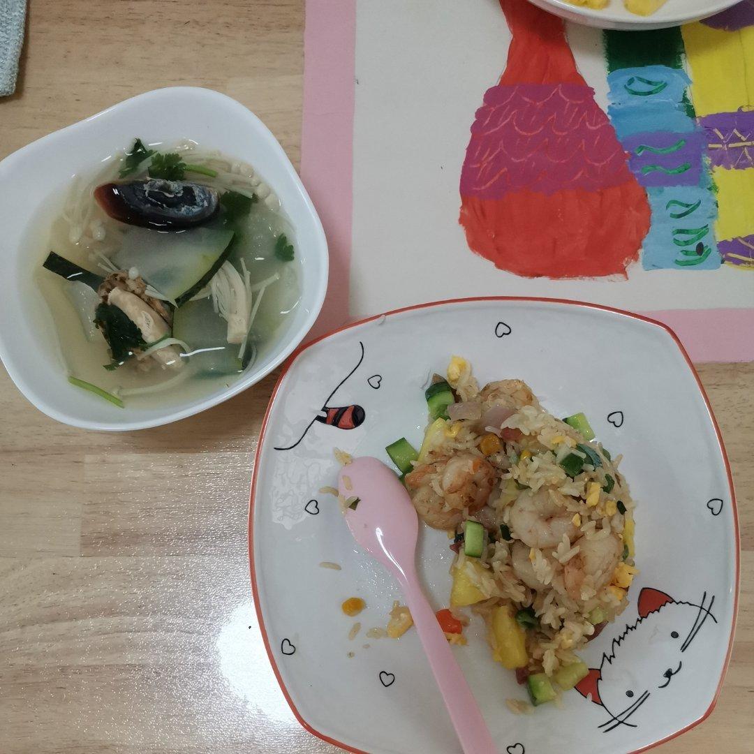 虾仁菠萝炒饭