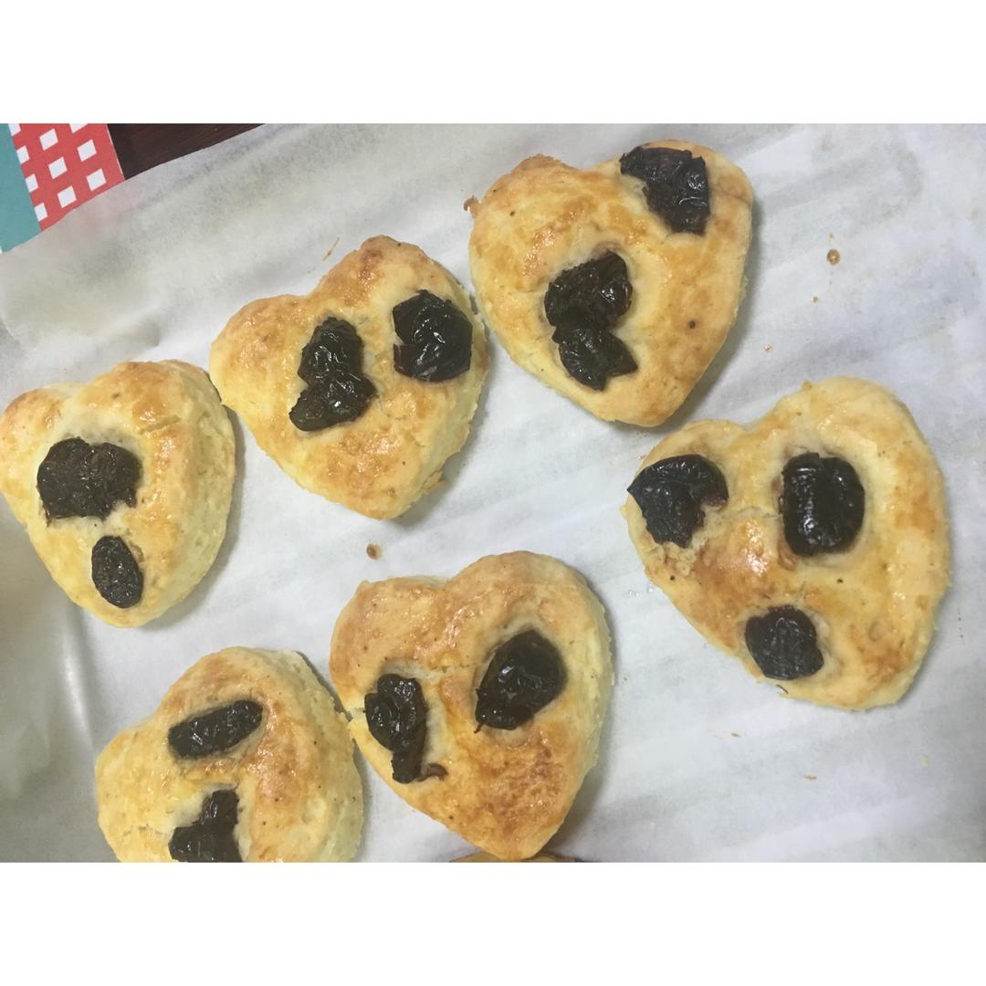 【视频】3分钟 奶油司康Scone(可能是世界上最快手的司康) 消耗淡奶油～