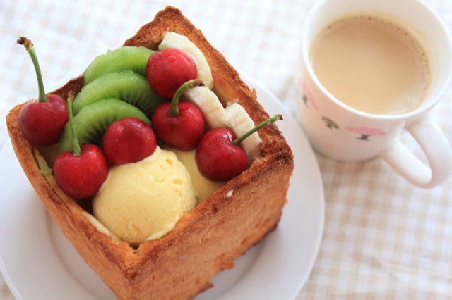 蜂蜜莓果厚多士