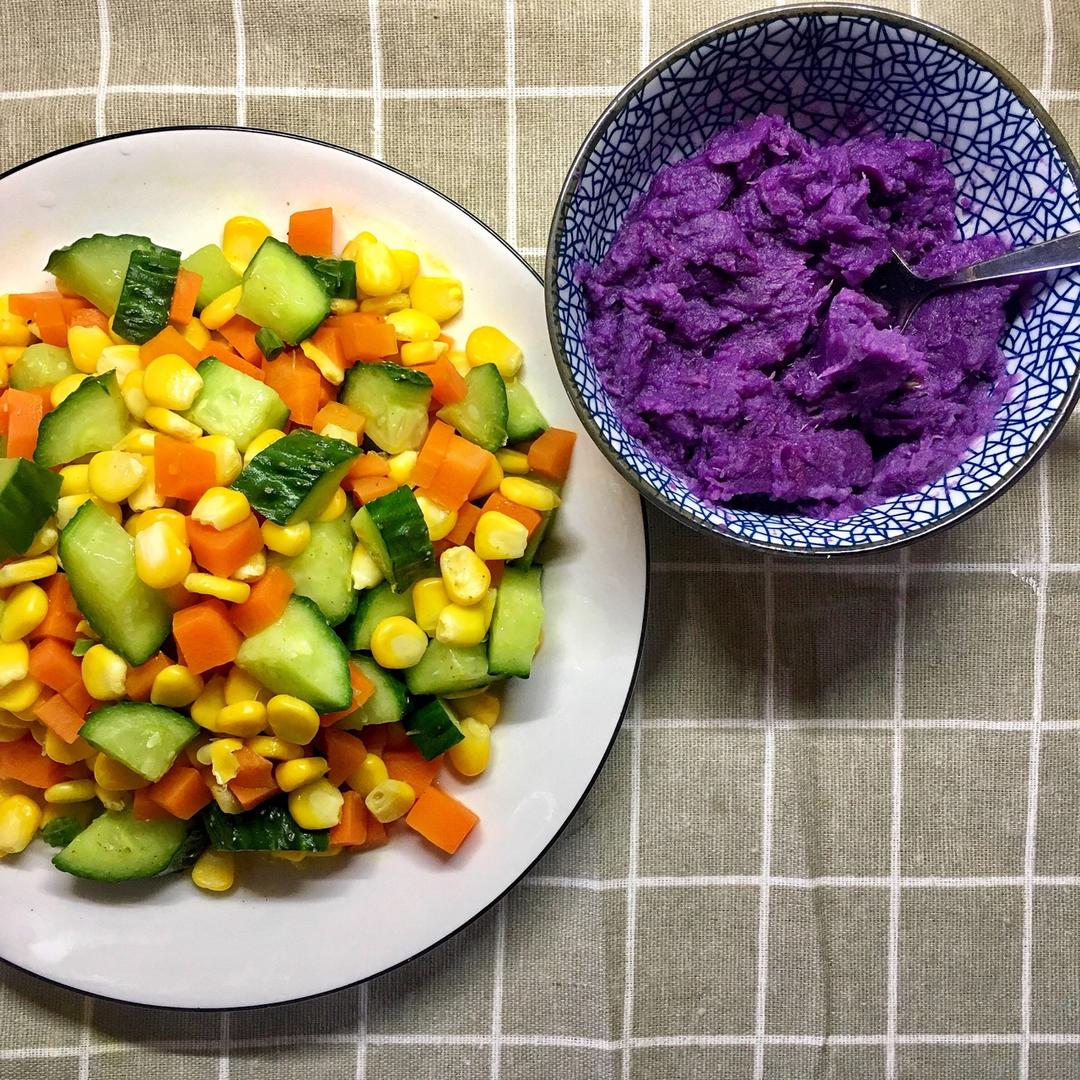 胡萝卜玉米炒黄瓜