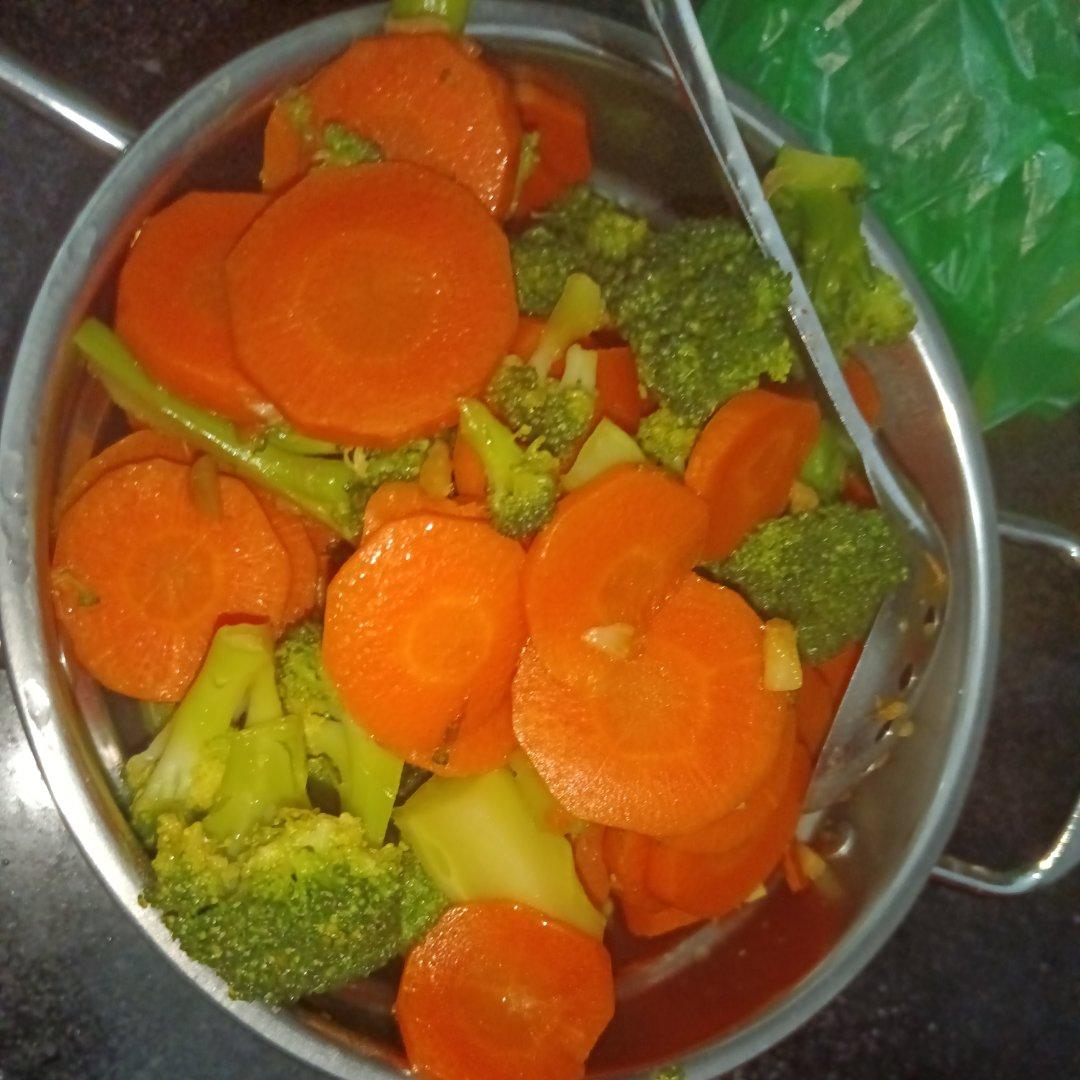 西蓝花炒胡萝卜清爽型～