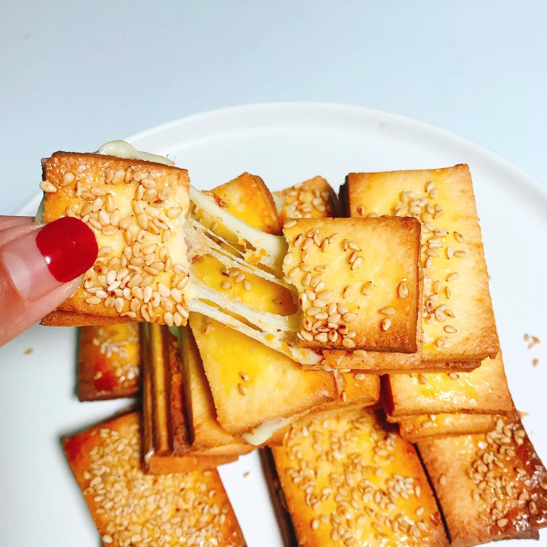 咸蛋黄肉松牛轧酥