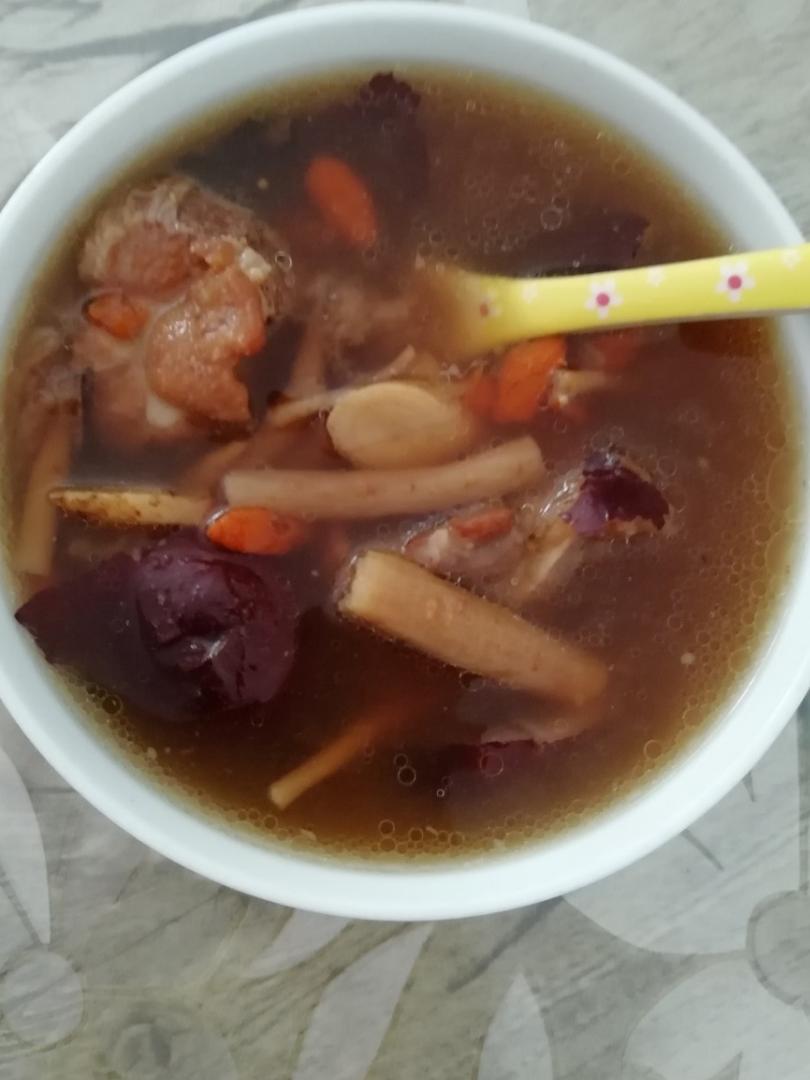 药膳瘦肉汤炖盅