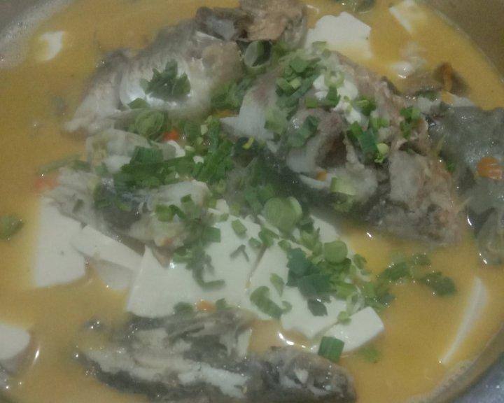 杂鱼炖豆腐的做法
