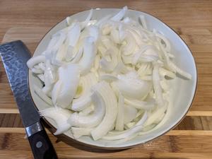 秘诀公开! 法国路易XV的洋葱汤French Onion Soup的做法 步骤2
