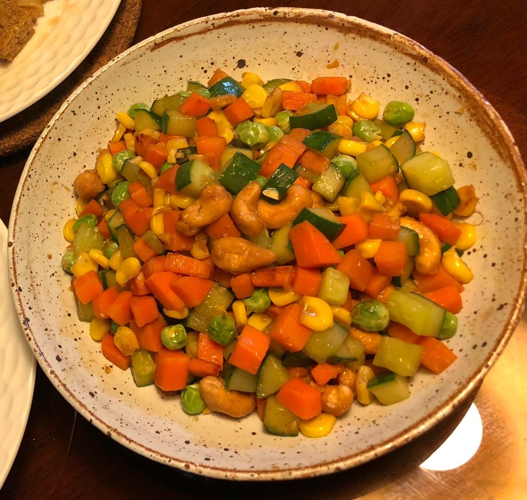 胡萝卜玉米炒黄瓜