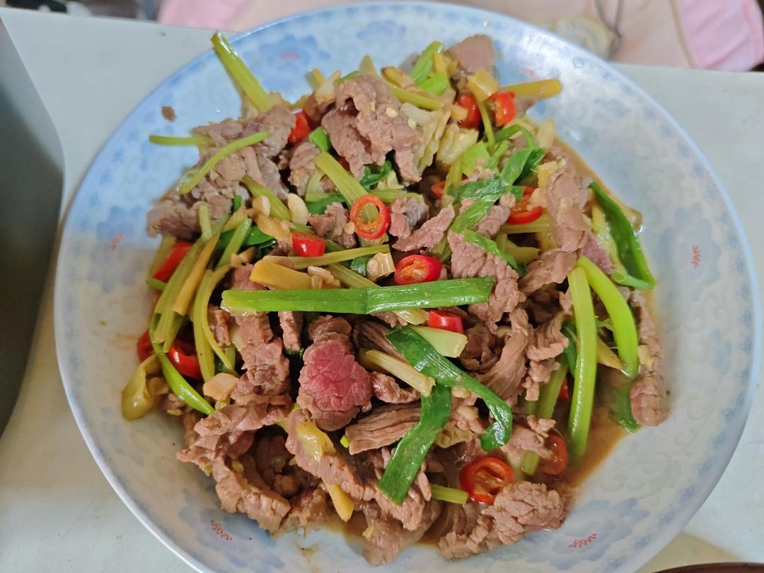 🥙香辣鲜嫩的泡椒牛肉，真的太好吃了，晚上多干了两碗饭🍚🍚，酸酸辣辣开胃的下饭菜