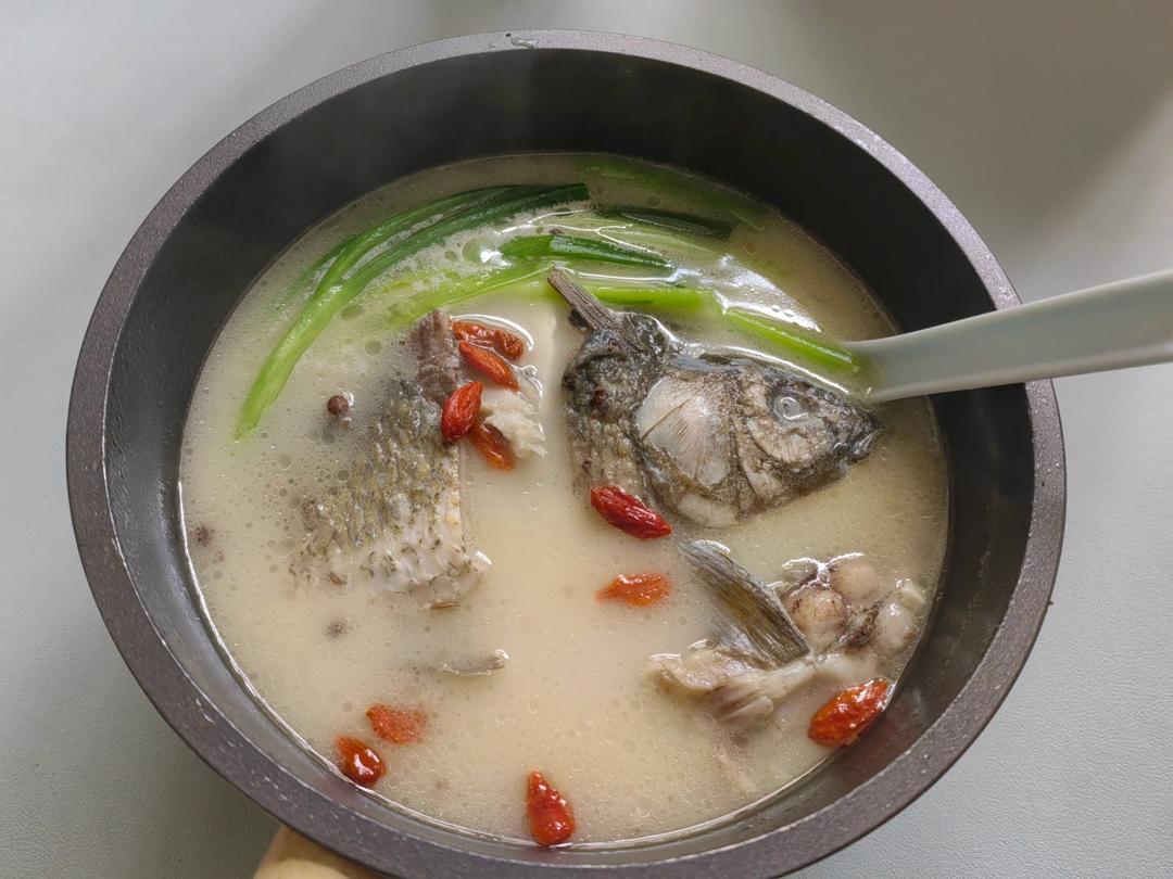 鲫鱼豆腐汤