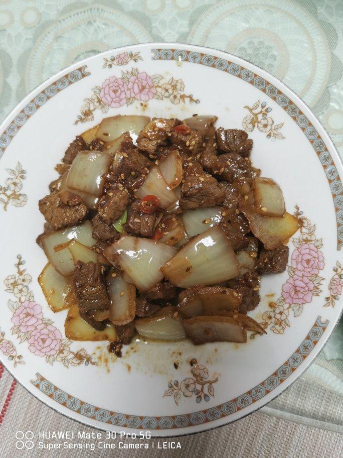 孜然洋葱炒牛肉粒
