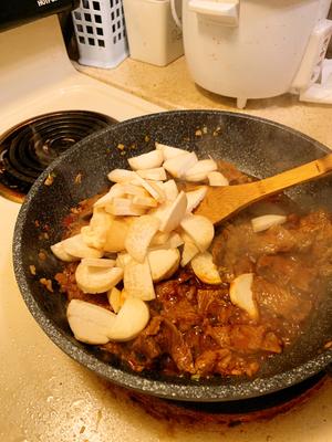 洋葱杏鲍菇炒牛肉（火锅底料版）的做法 步骤6