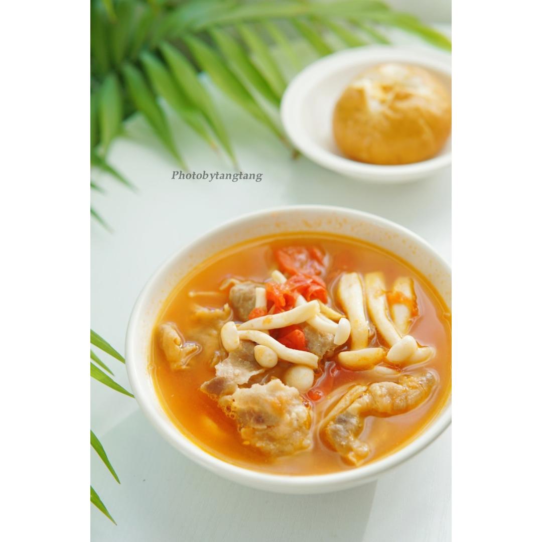 金针菇肥牛番茄锅