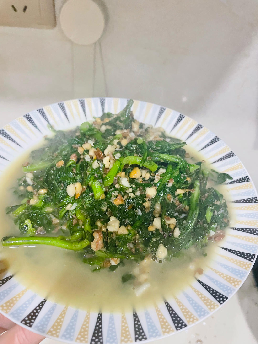 花生碎炒茼蒿
