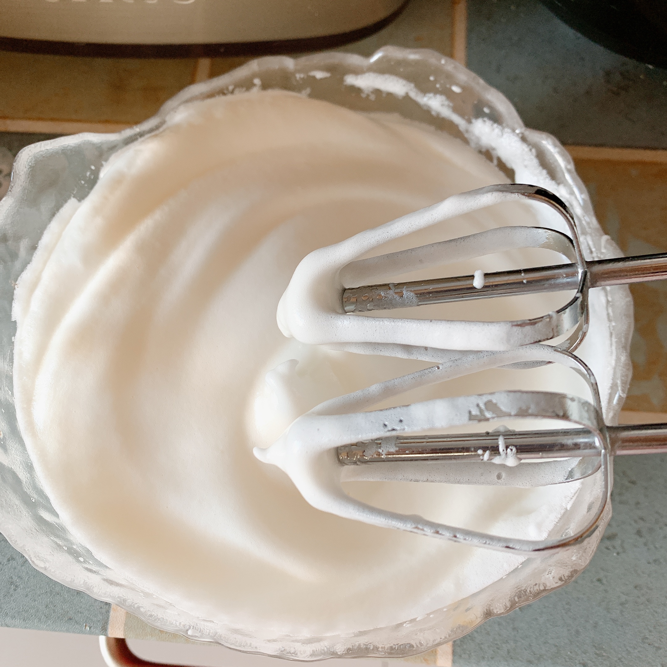 零失误淡奶油&8寸戚风蛋糕的做法 步骤6