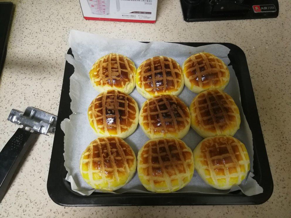 好吃到炸裂的港式菠萝包（附带制作酥皮的小视频）