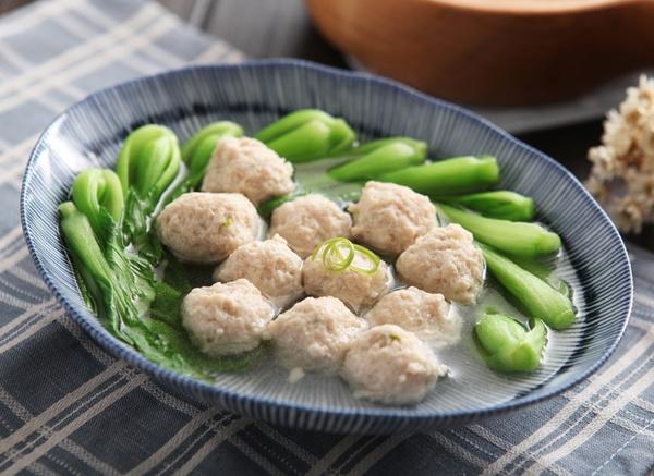 青菜丸子汤的做法