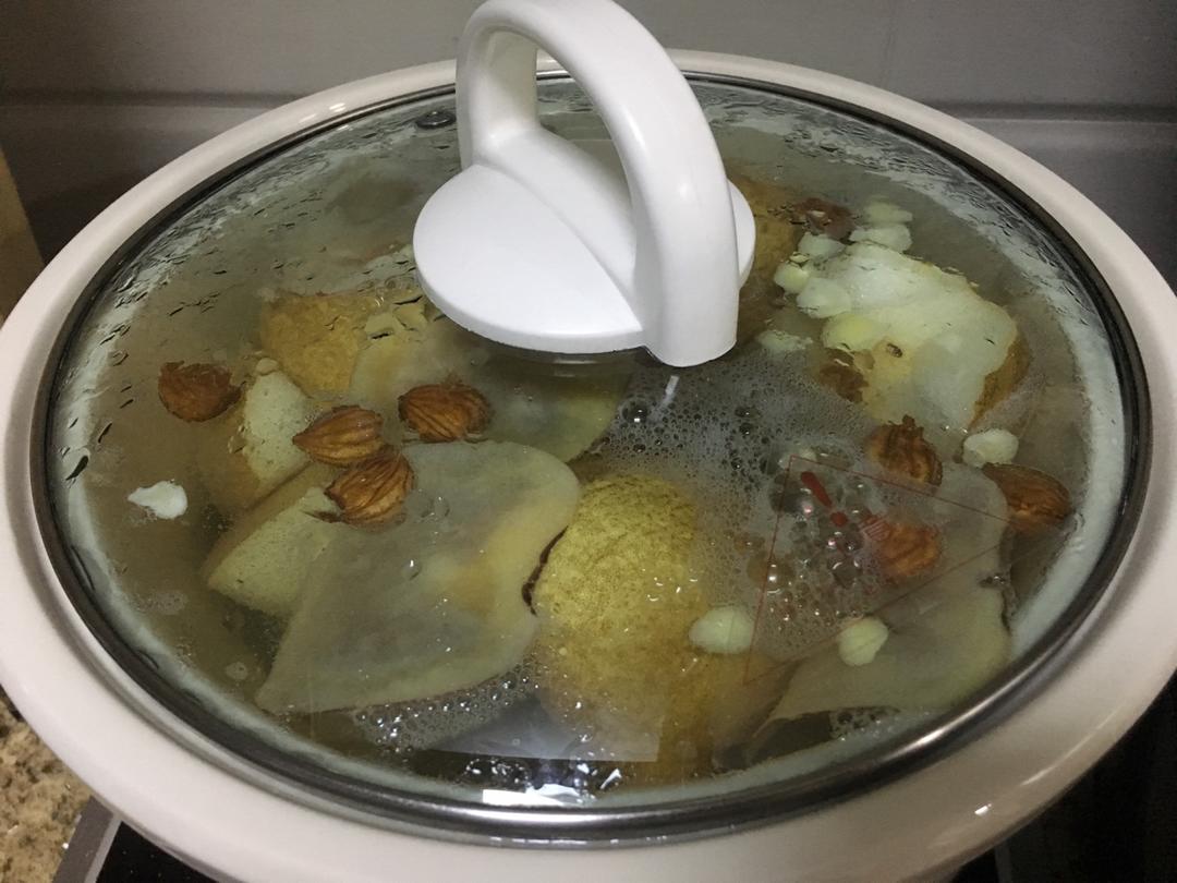 海底椰炖梨汤