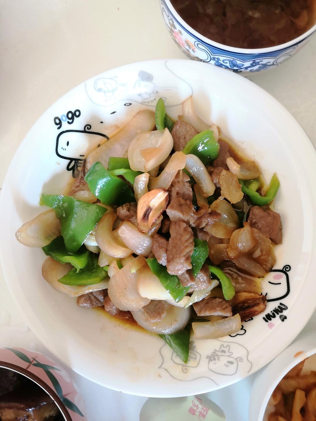 超级好吃的黑椒蒜粒洋葱炒牛肉粒
