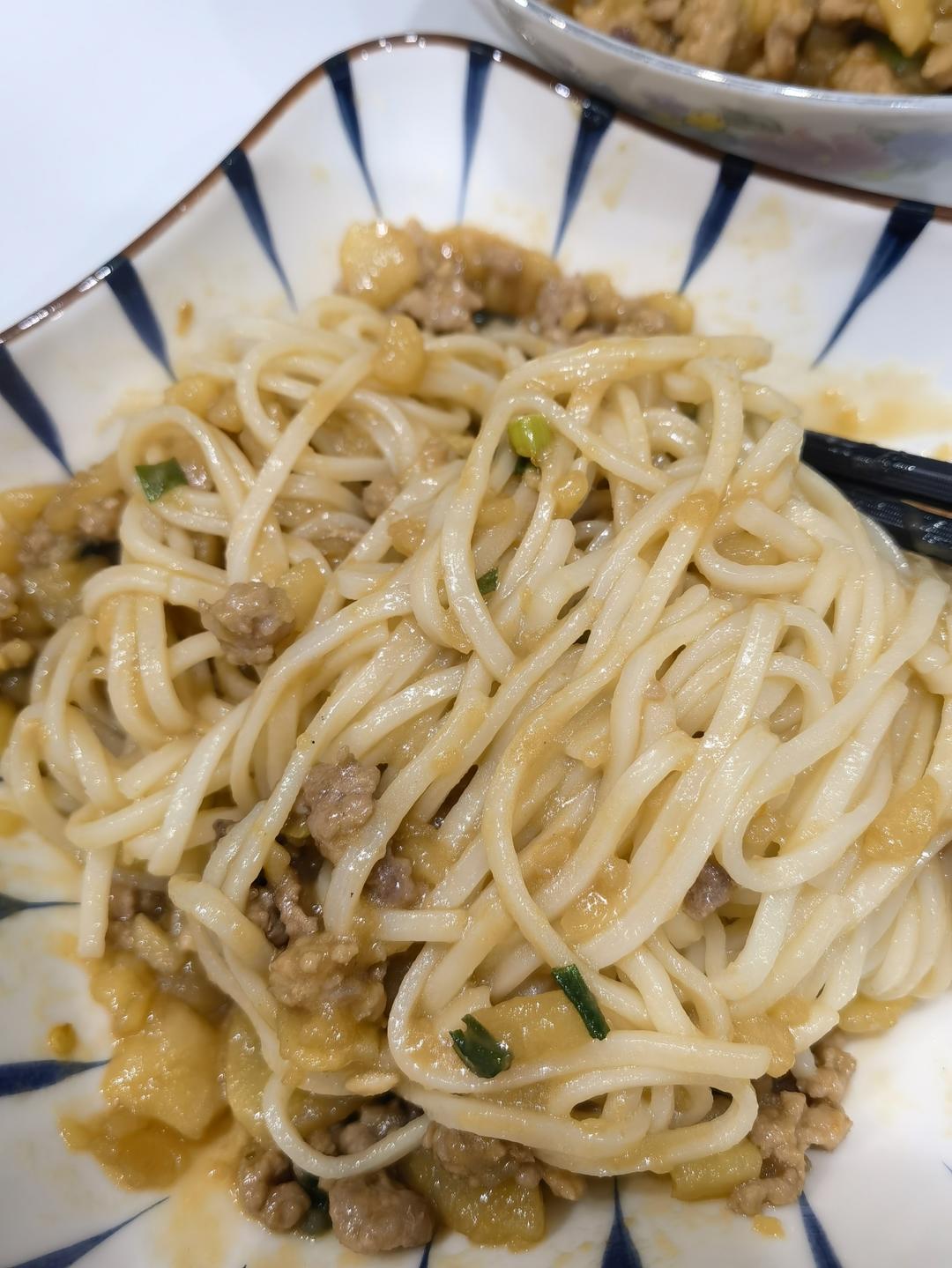 大人小孩爱吃的土豆泥拌面