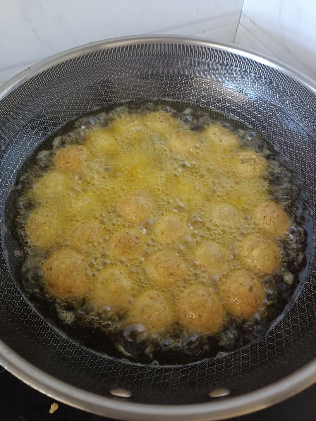 香炸豆腐肉丸子