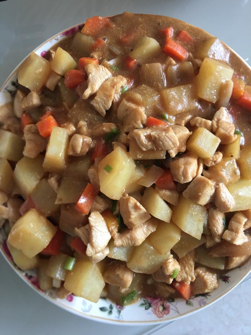 好吃到连盆都舔干净了‼️‼️土豆鸡肉盖饭