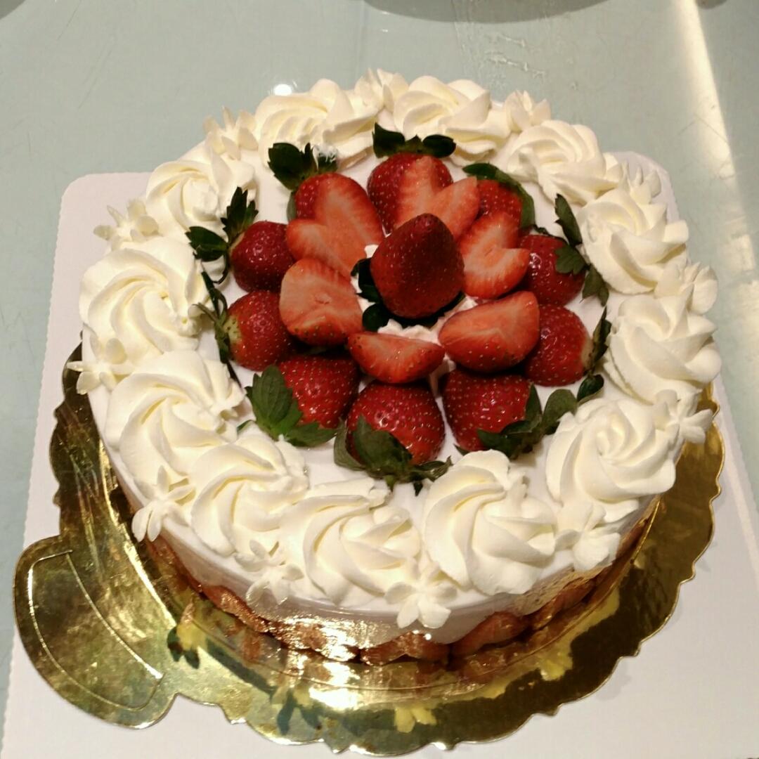 玫瑰草莓慕斯蛋糕