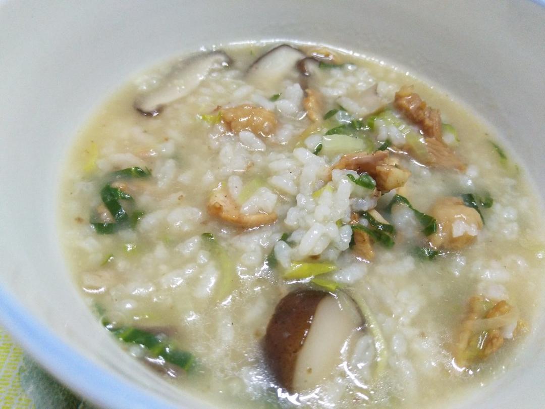 堪比肯德基的香菇鸡肉粥（暖暖的有幸福的味道）