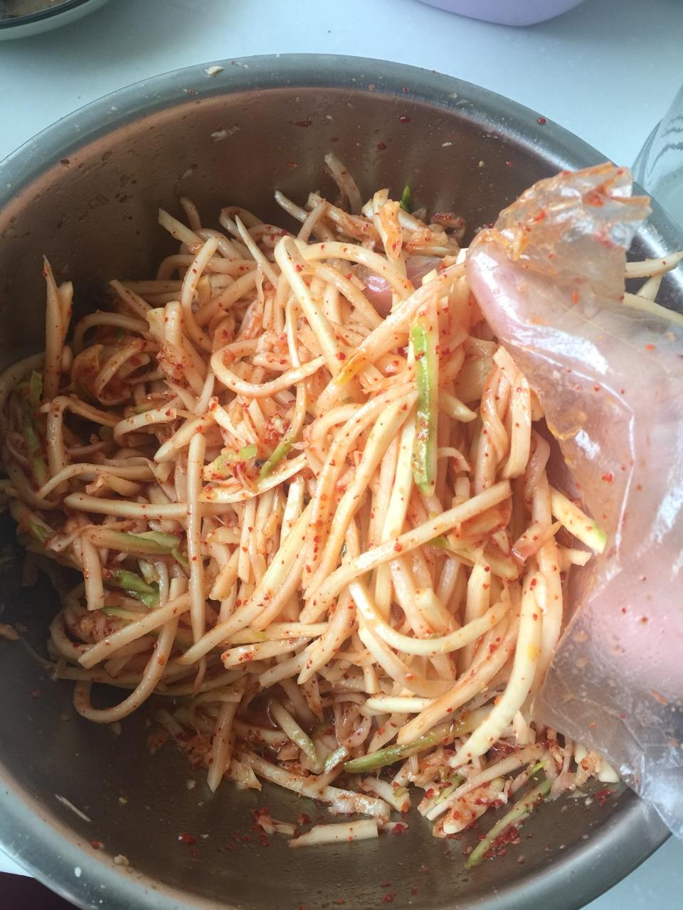 腌芥菜疙瘩（憋辣菜丝）—刺激好吃的小咸菜