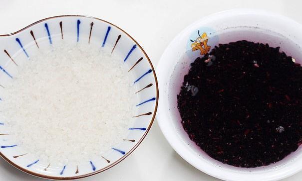 椰浆草莓芒果水果粥的做法 步骤1