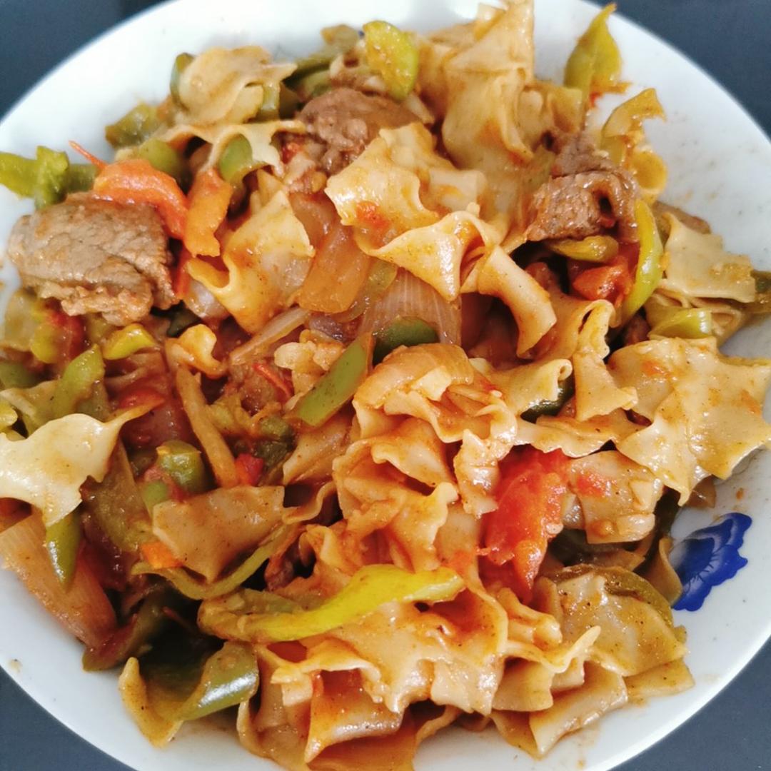 秒杀拉面店里的牛肉炒刀削面