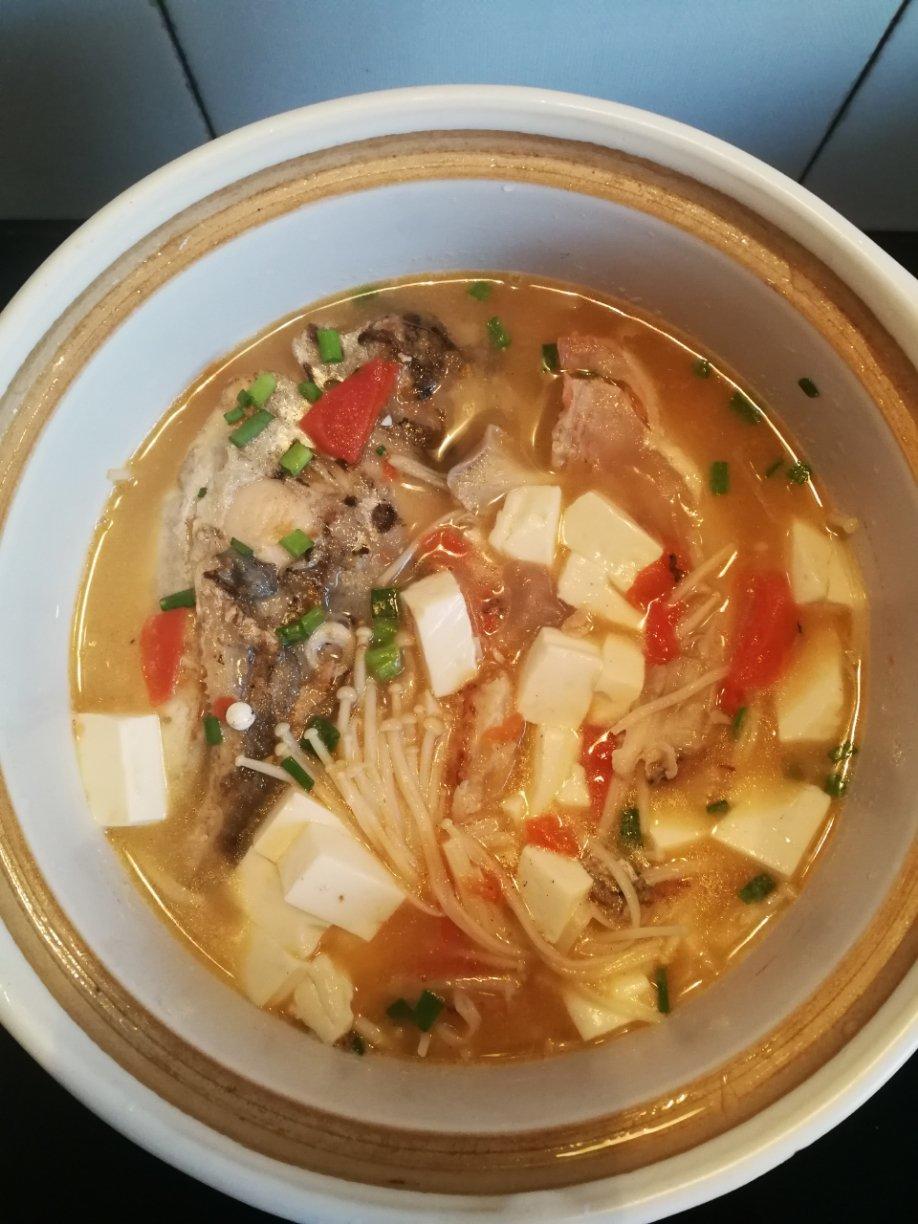 三文鱼头菌菇汤