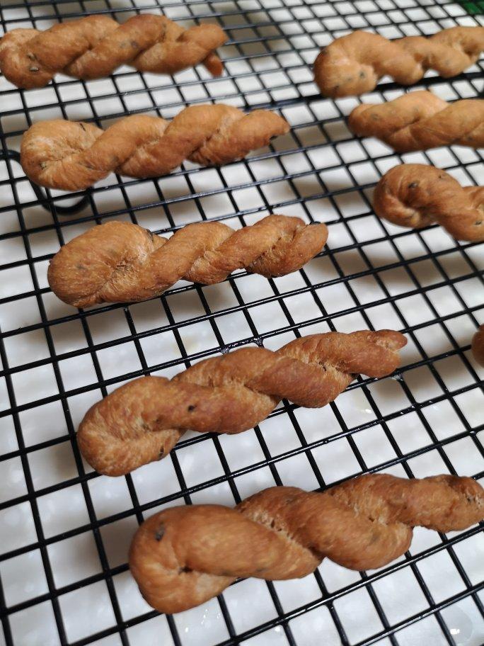 酥脆小麻花做法