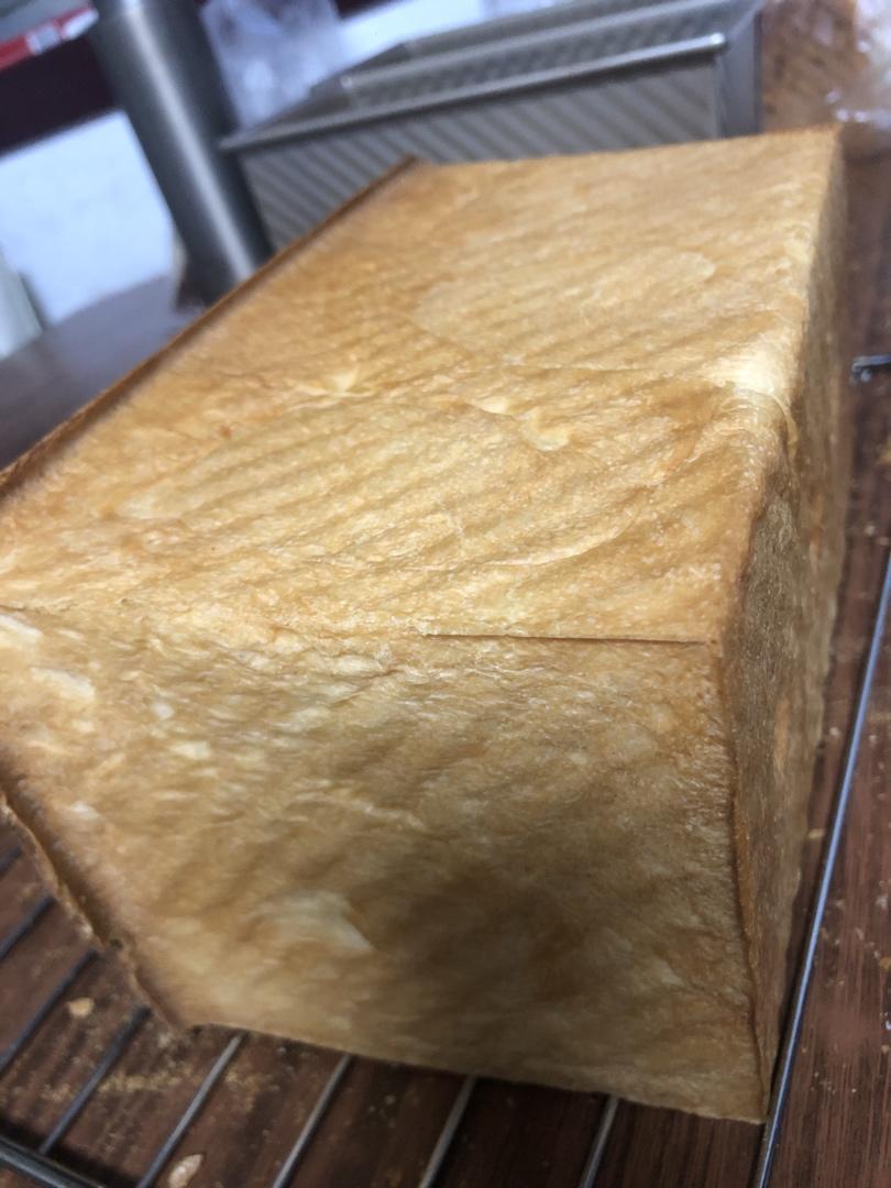 用烤箱自己做面包--手工牛奶吐司面包