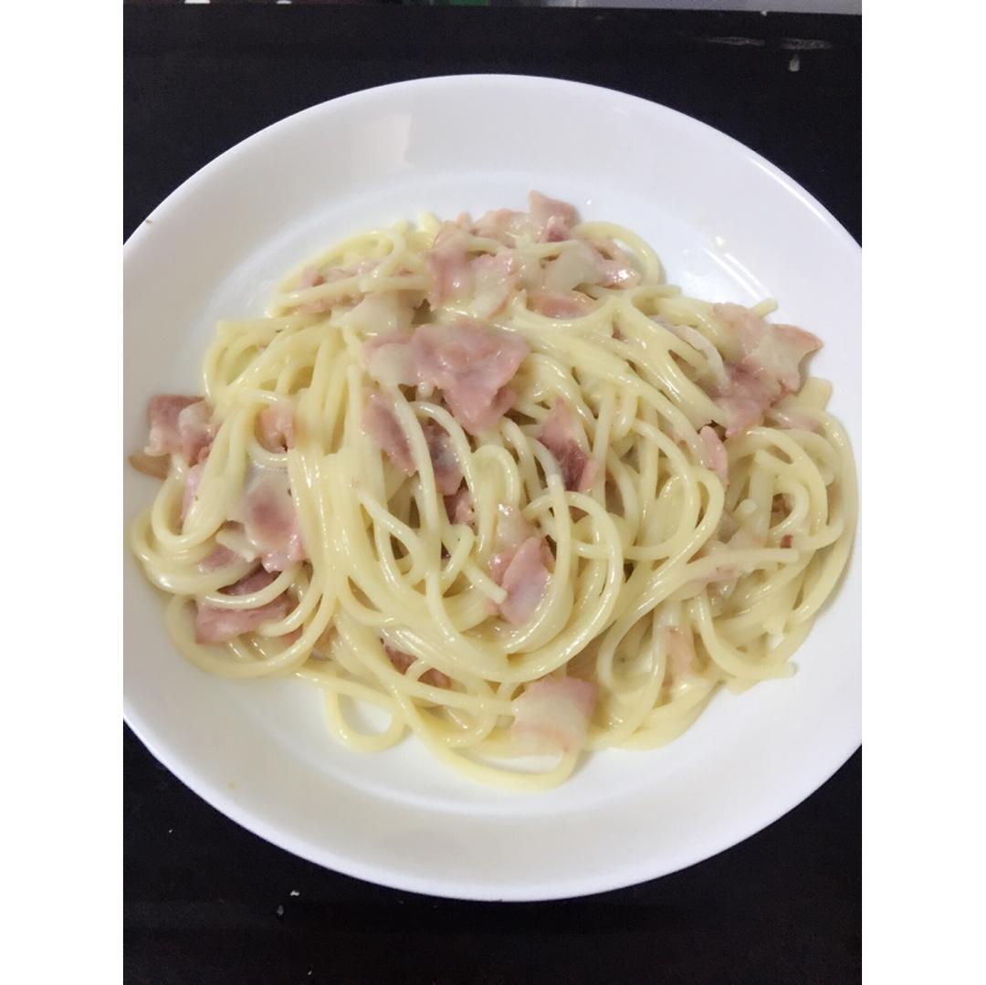 白蘑菇奶油培根意面