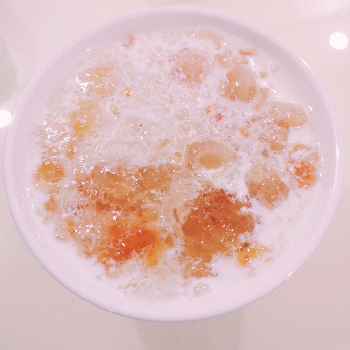 桃胶皂角米雪燕羹
