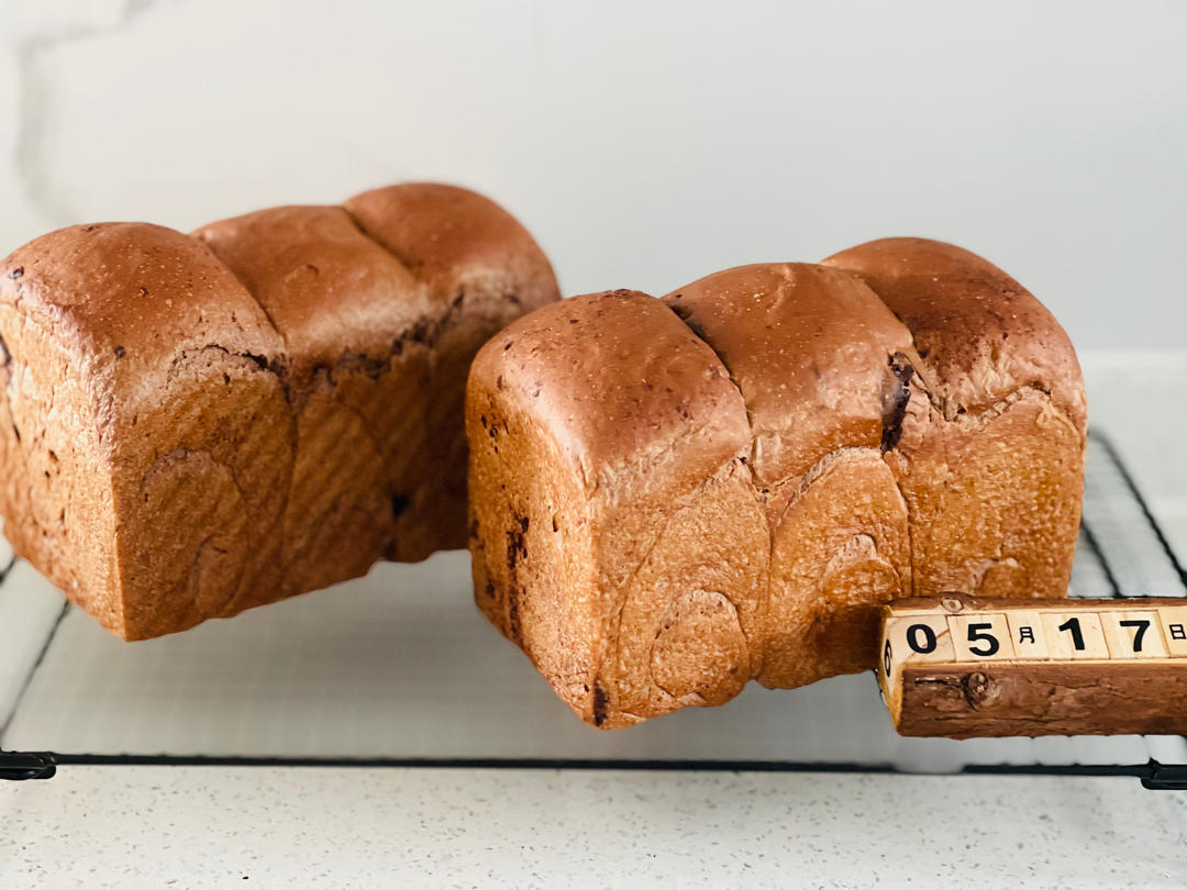 巨~巨好吃的巧克力奶油吐司