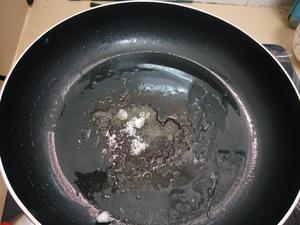 卤大肠、猪耳朵、猪肚（卤料）附带清洗猪大肠的方法的做法 步骤8