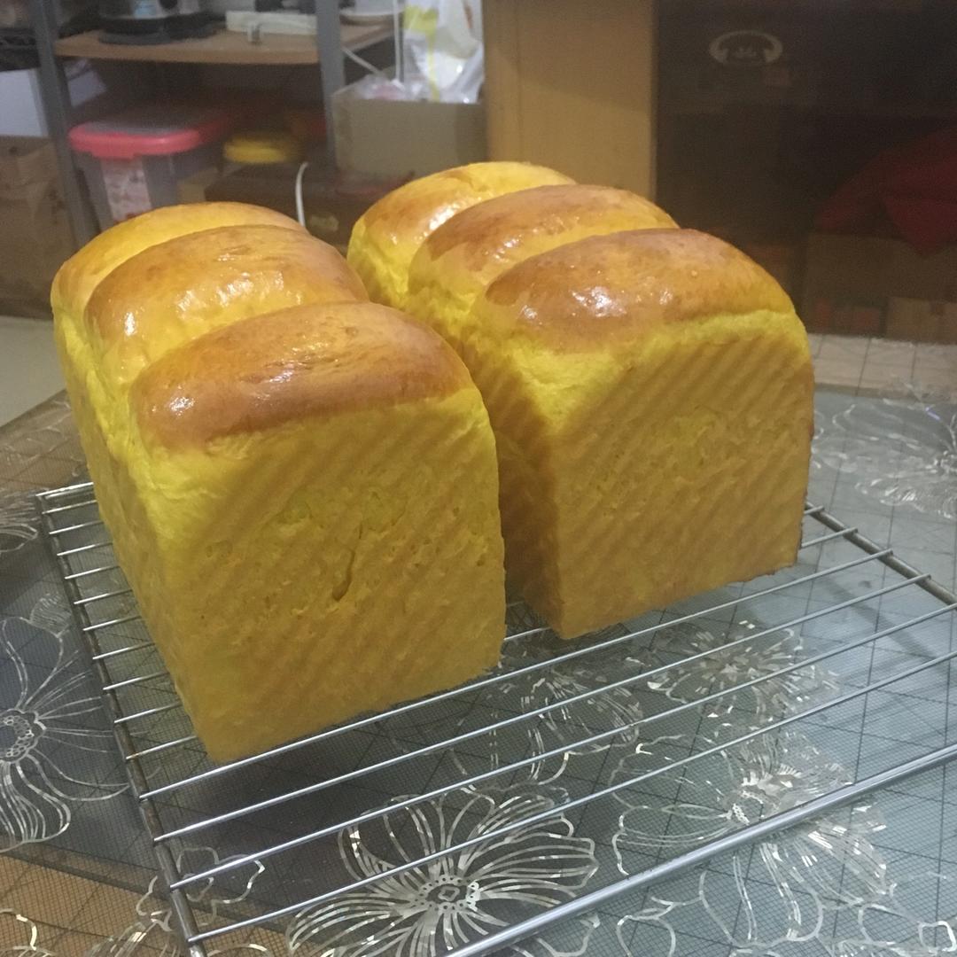南瓜吐司（南瓜小餐包)