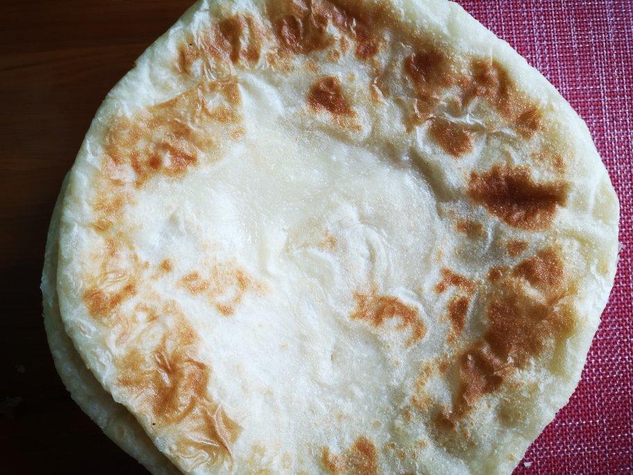烙饼不硬的小窍门 掌握了你也能看出柔软多层凉了不硬的小油饼