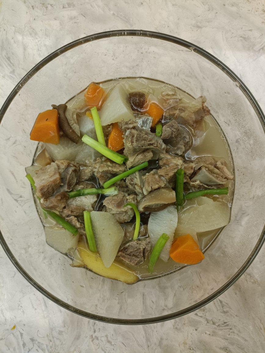 排骨玉米白萝卜汤