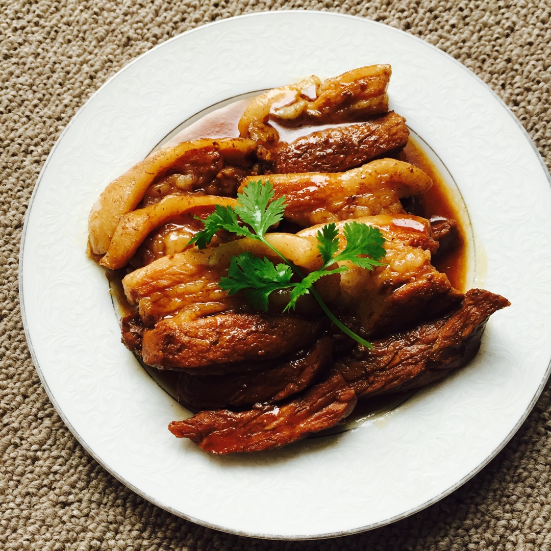 小火慢炖五花肉