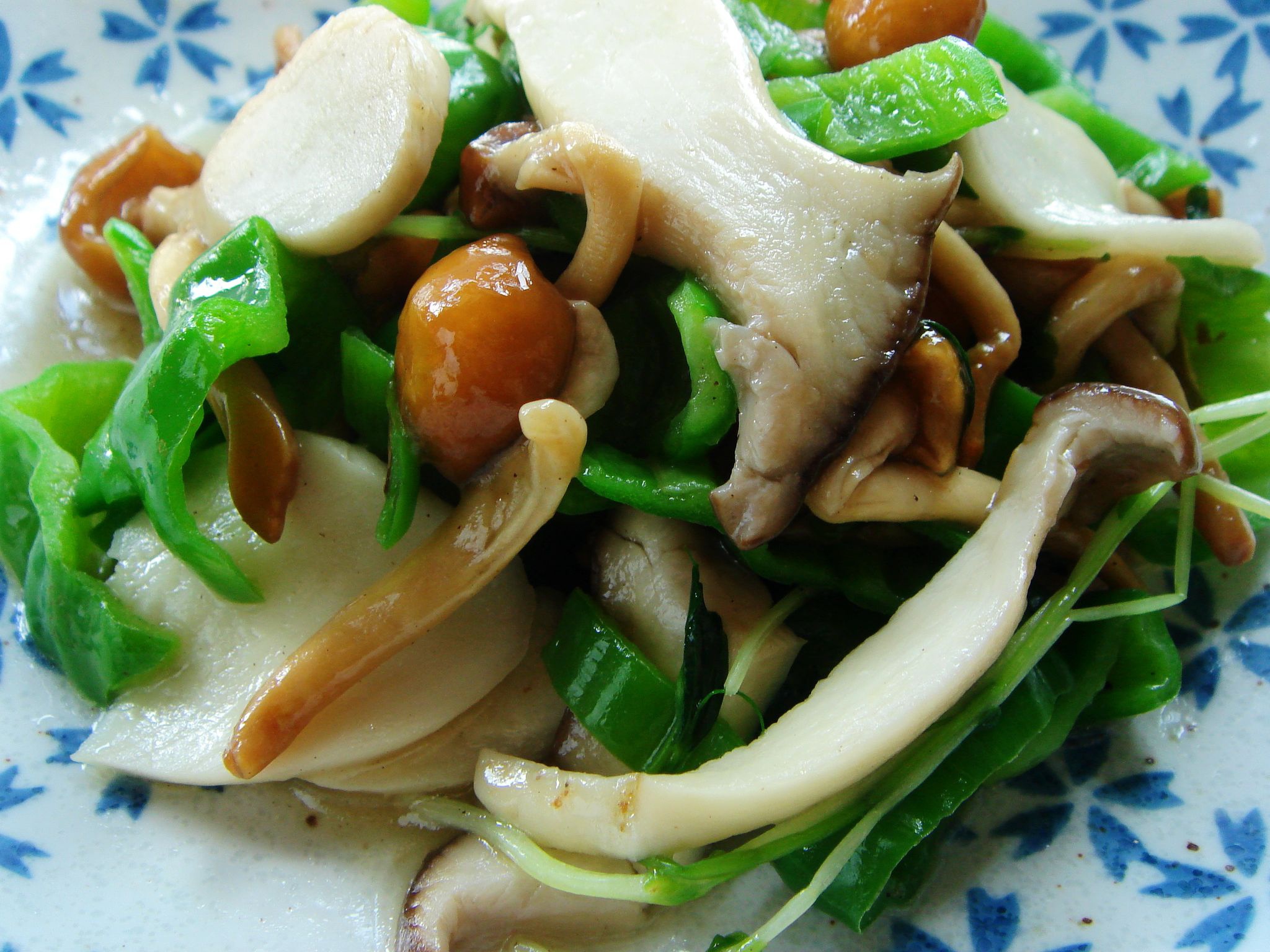 青椒豆苗炒双菇